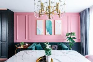 desain wall moulding minimalis warna pink