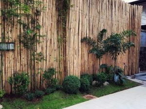 Model Taman dengan Pagar Bambu